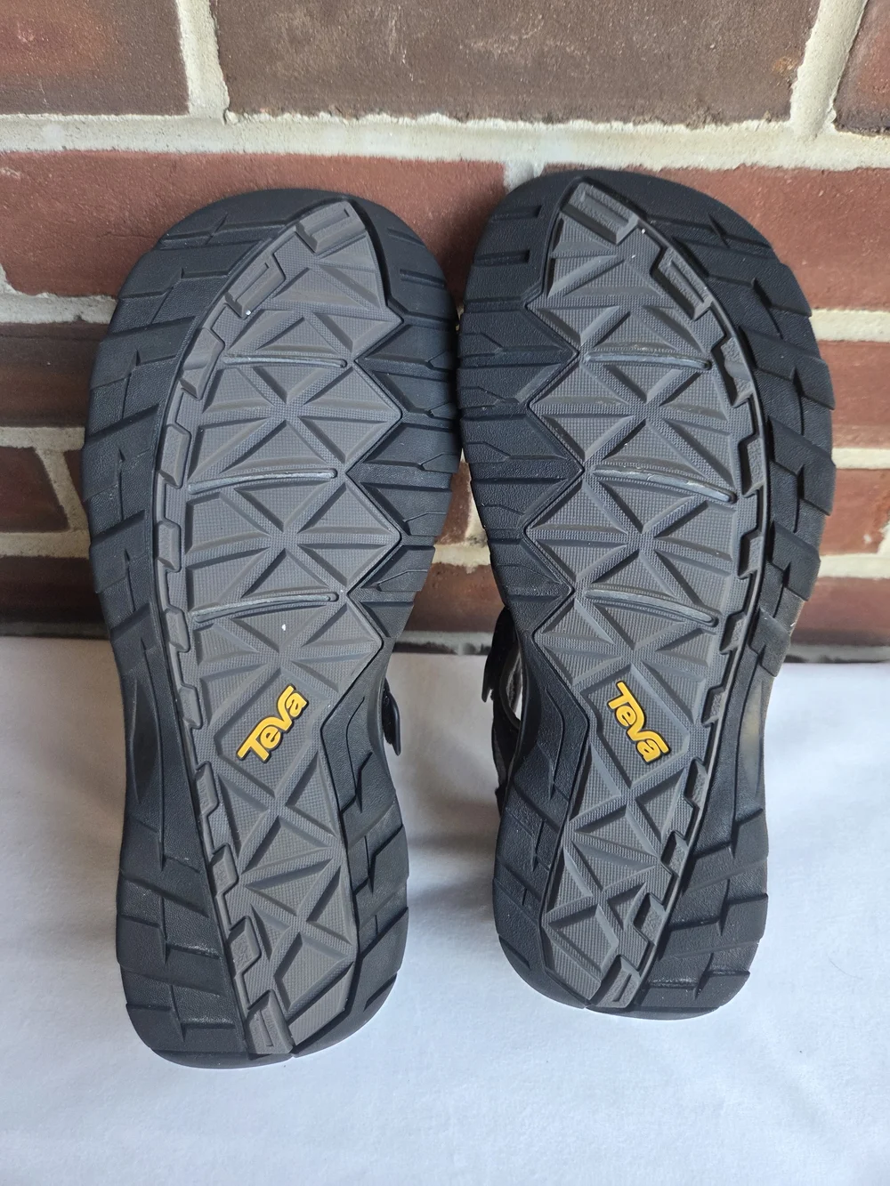 Teva men’s closed